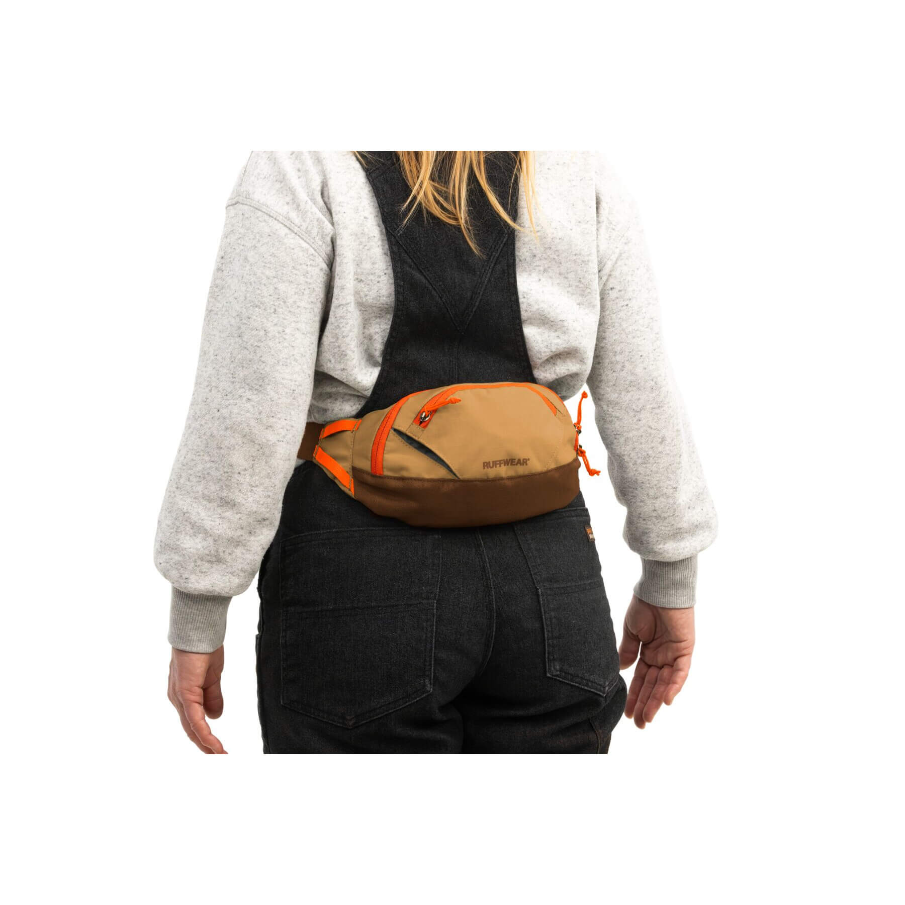 Ruffwear-Home-Trail-Hip-Pack_Brown-Bear_Lifestyle-Back_STUDIO