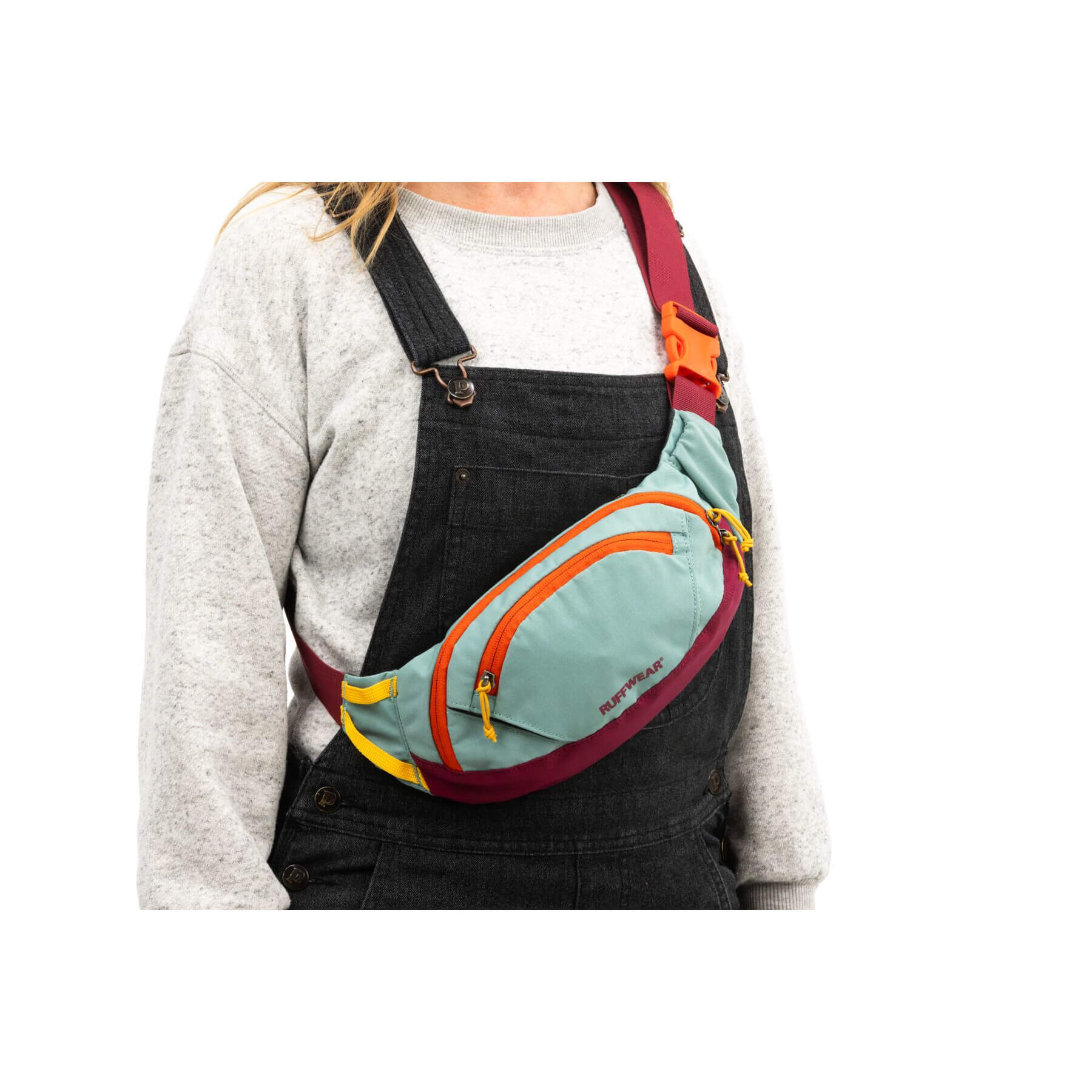 Ruffwear-Home-Trail-Hip-Pack_River-Rock-Green_Lifestyle-Front_STUDIO