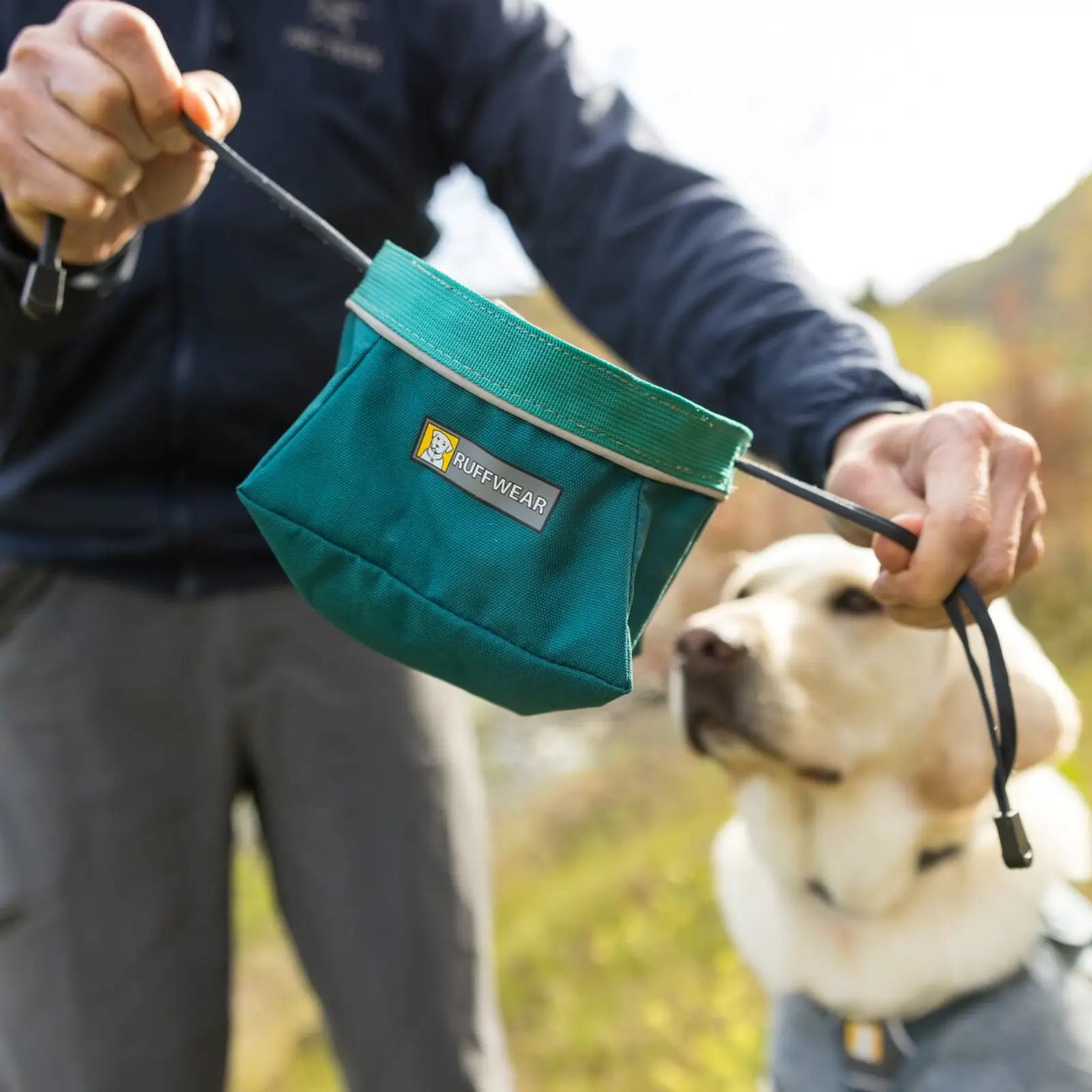 Web JPG-20553-Quencher Cinch_Tumalo Teal_ Mark and Bento_Photos Tyler Roemer_Print-10 Packable dog bowl