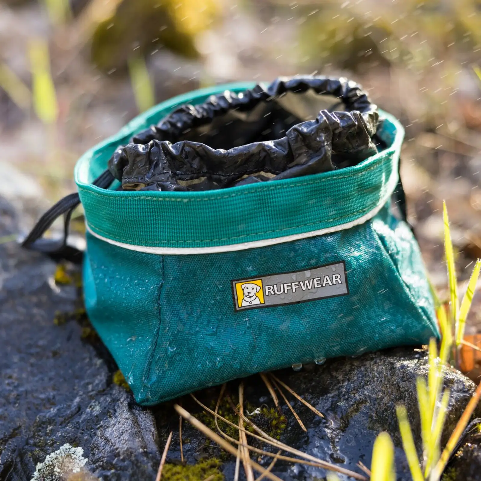 Web JPG-20553-Quencher Cinch_Tumalo Teal_ Mark and Bento_Photos Tyler Roemer_Print-14 Packable dog bowl